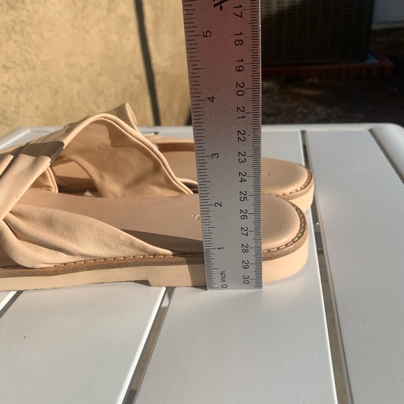 New VINCE vanilla cream soft leather slip on shoes size 11M - Picture 4 of 10